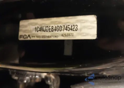 2016 Jeep Compass High Altitude Edition z USA, uszkodzony, nr VIN 1C4NJDEB4GD745423